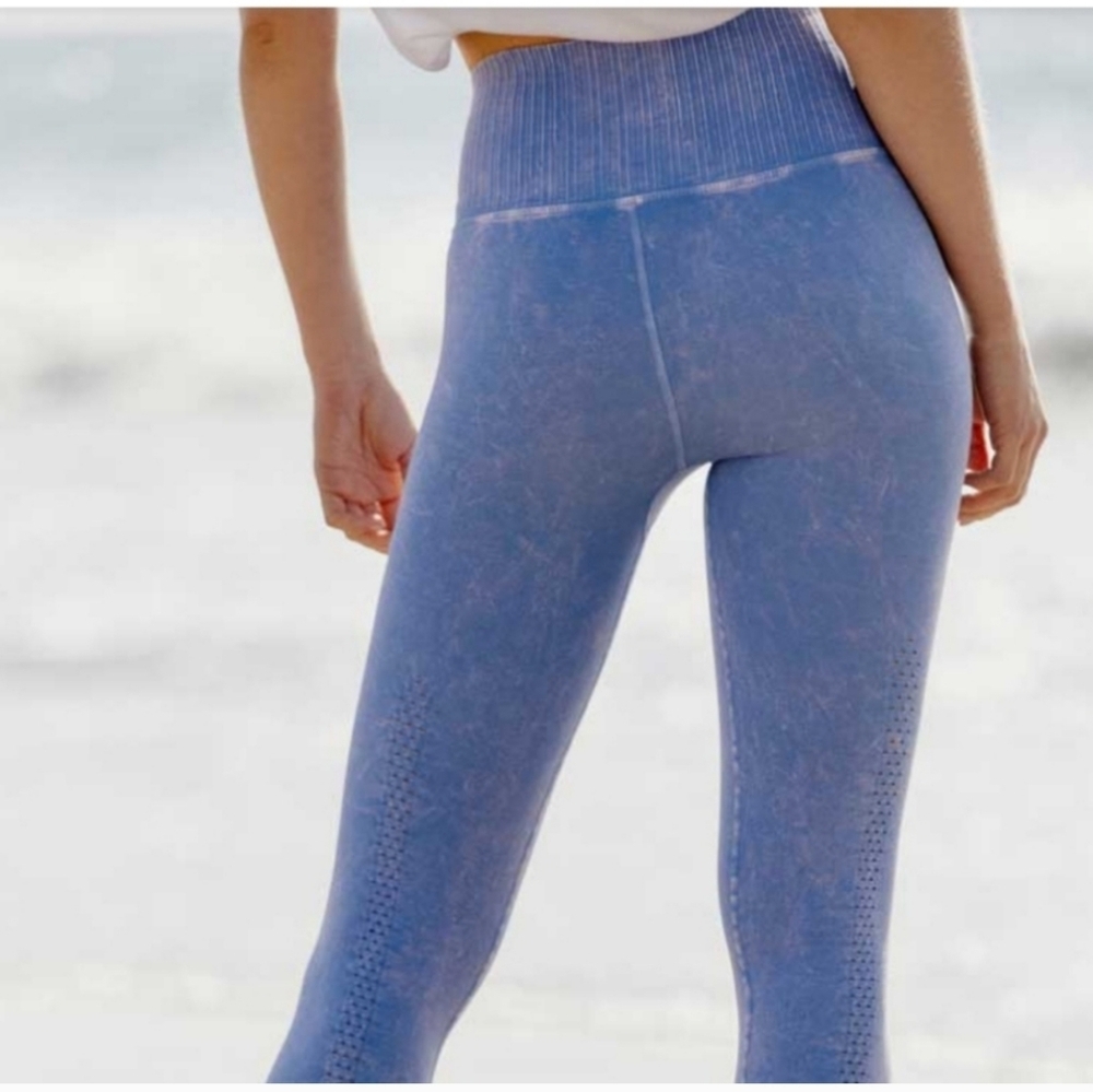 NWOT‎ Free People Movement Good Karma High-rise Leggings in washed blue M/L